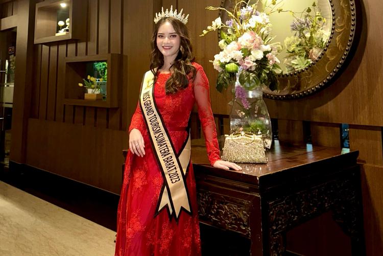 RIFA MUTIARA, MAHASISWA D3 MANAJEMEN PERDAGANGAN, WAKILI SUMATERA BARAT DALAM AJANG MISS GRAND TOURISM INDONESIA 2024