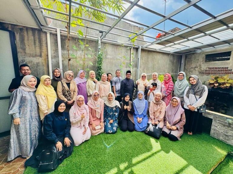 Halal Bihalal Sekolah Vokasi UNP Semarakkan Perayaan Idul Fitri 1446 H
